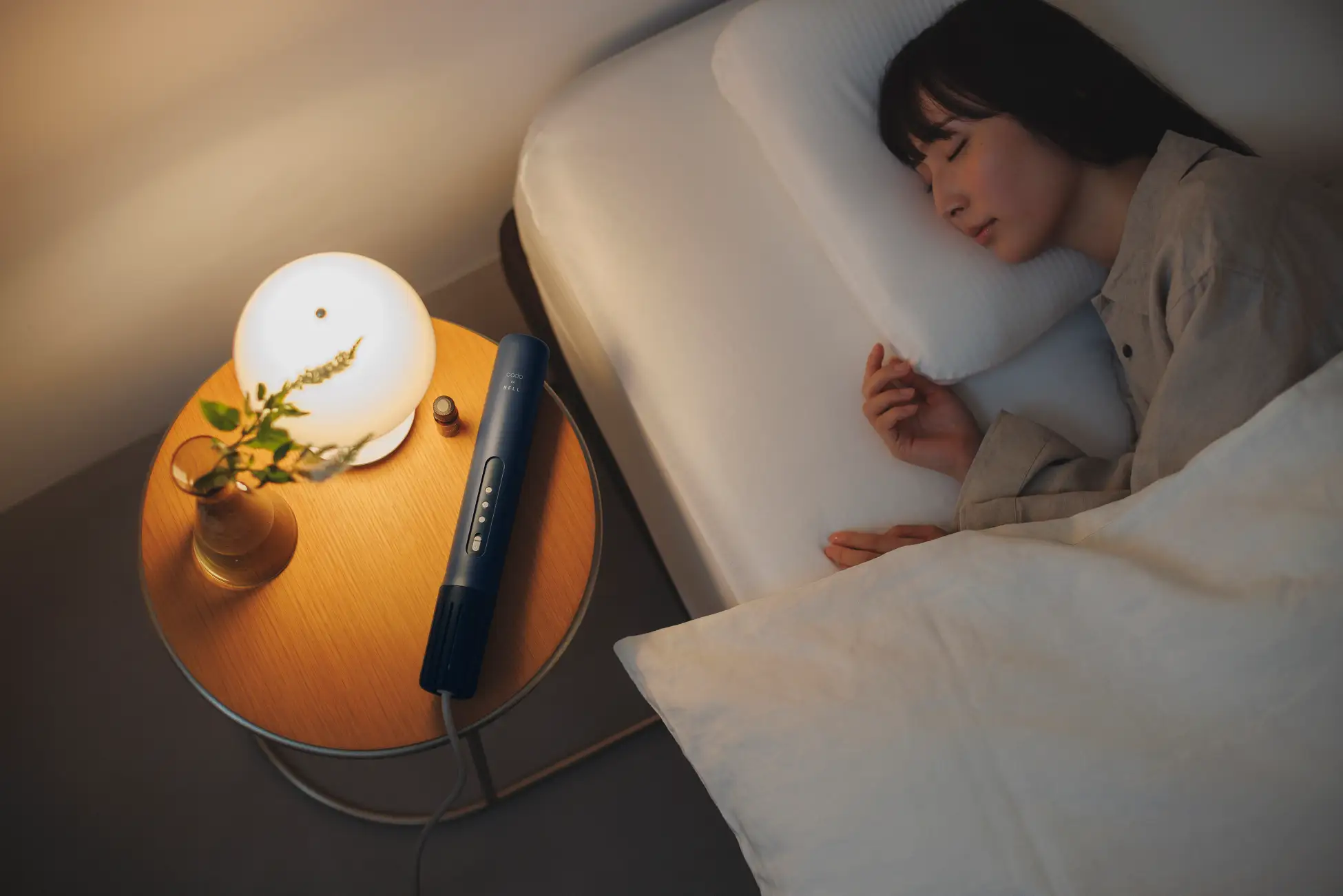 NELL、世界最小級スティック型「ふとん乾燥機」を新発売 「寝る10分前