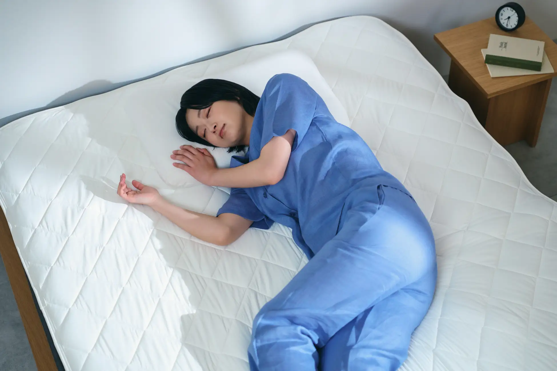朝までずっと、理想の涼しさが続く。NELLが宇宙服の技術「PCM素材」を